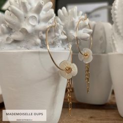 Flower Mother-of-pearl hoop earring