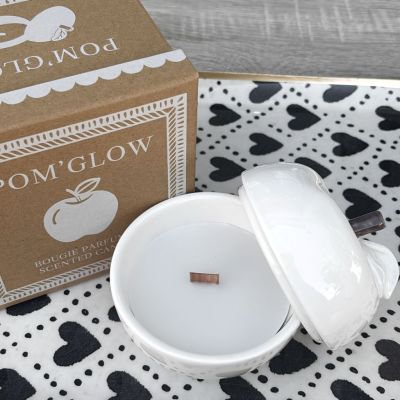 Pom'Glow White Scented Candle in box