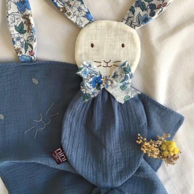 Nini la Duchesse Lange forget-me-not blue en double gaze de coton & Oreilles de lapin Liberty