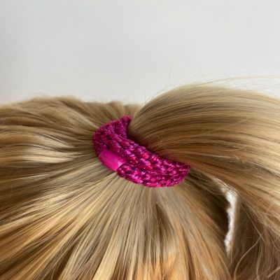 The Kknekki elastic takes care of your hair, very soft