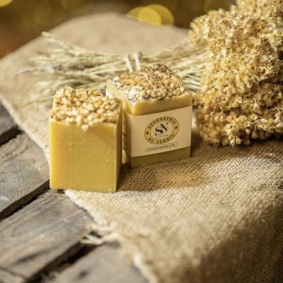 Nebbiu Soapworks - Immortelle soap and immortelle flowers