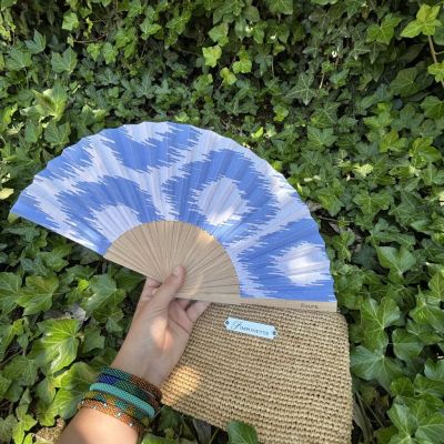 fisura - blue and white fan