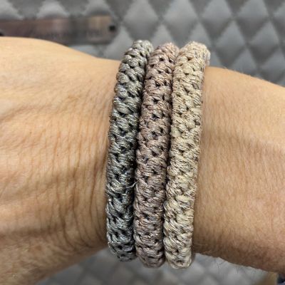 Composition of KKNEKKI scrunchies in bracelets