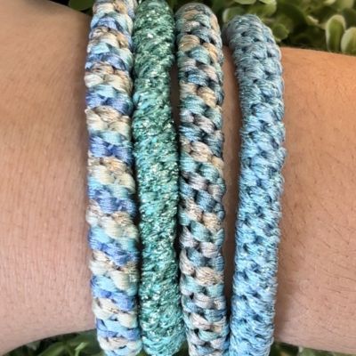 Composition of KKNEKKI scrunchies in bracelets